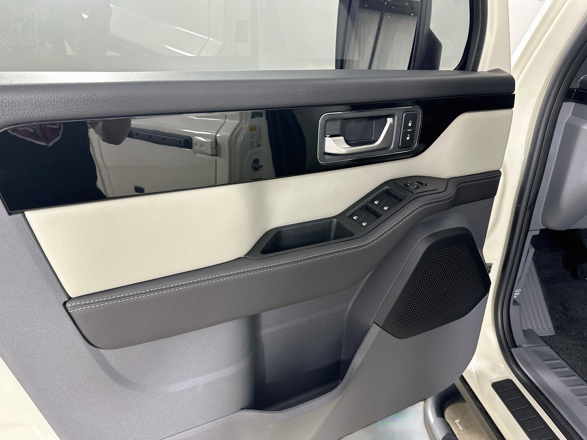 New 2025 Scottish White INEOS Fieldmaster Edition image 17