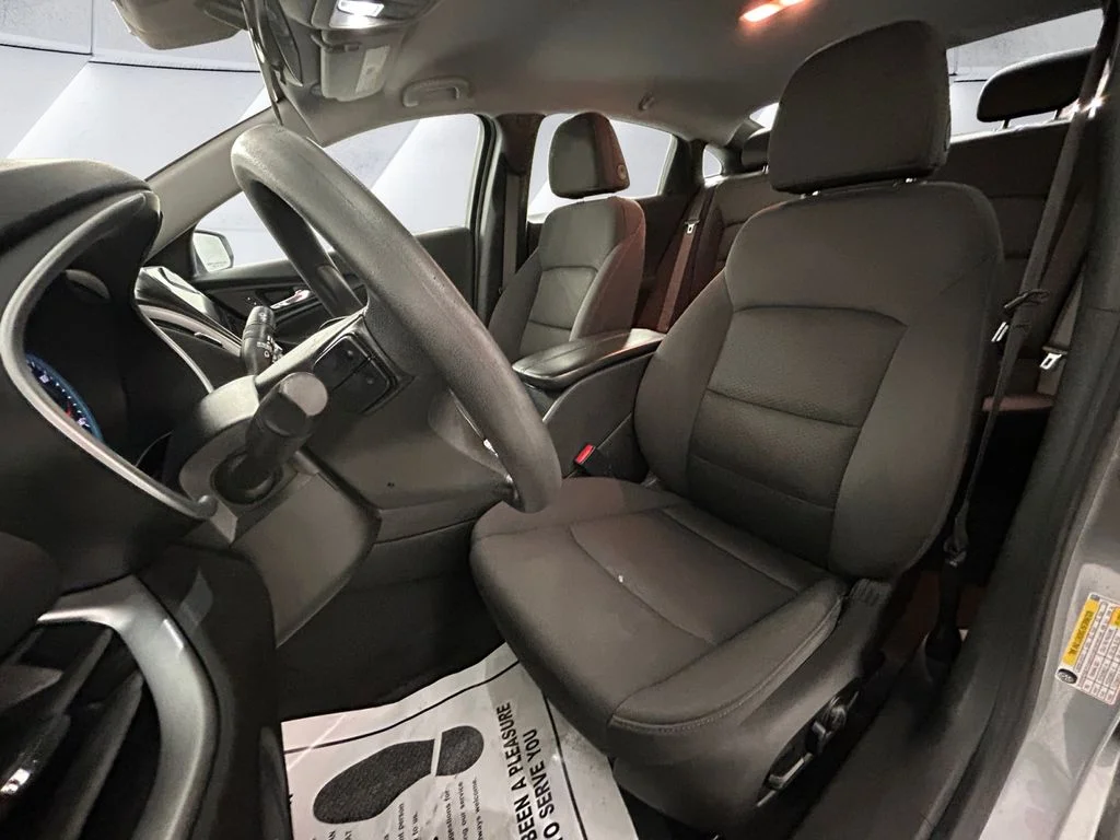 Used 2024 Gray Chevrolet LT image 8