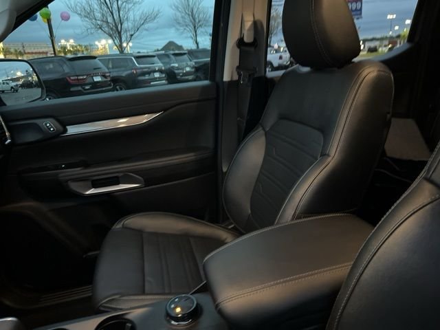 Used 2025 Gray Ford Lariat image 10