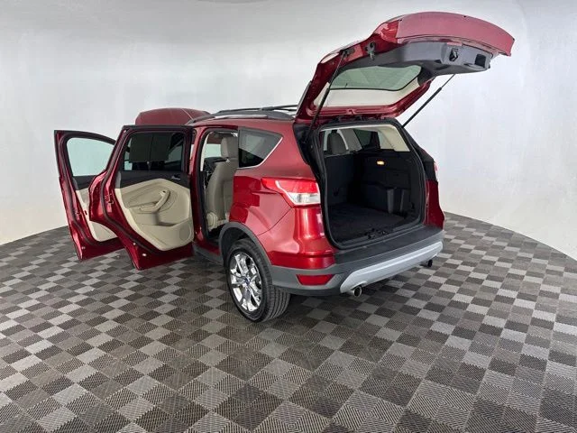 Used 2013 Red Ford SE image 16