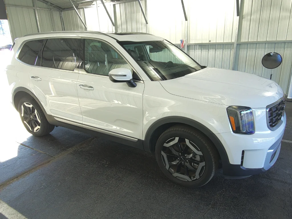 Used 2025 Glacial White Pearl Kia S image 1
