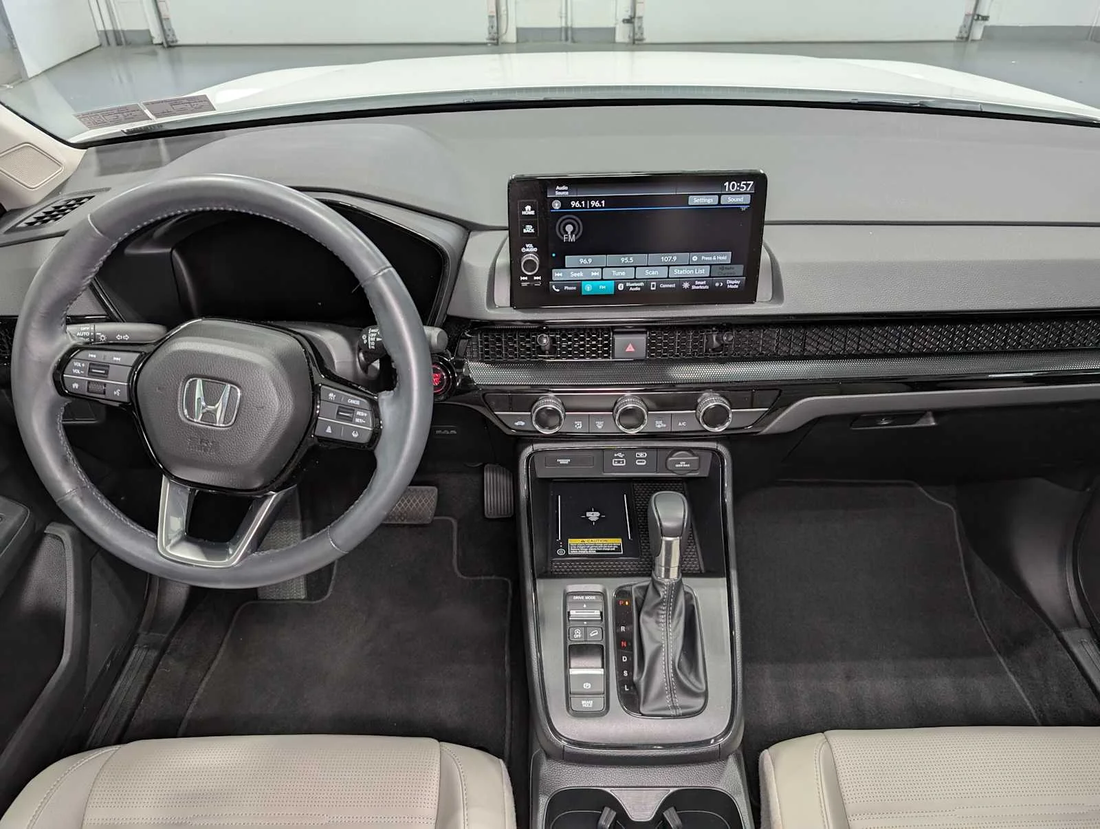 Used 2024 Platinum White Pearl Honda EX-L image 18