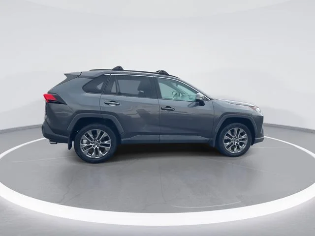 Used 2020 Gray Toyota XLE Premium image 8