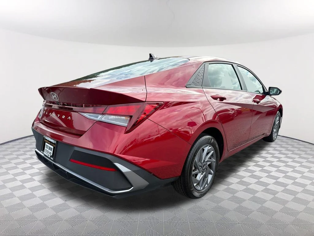 Used 2024 Red Hyundai SEL image 5