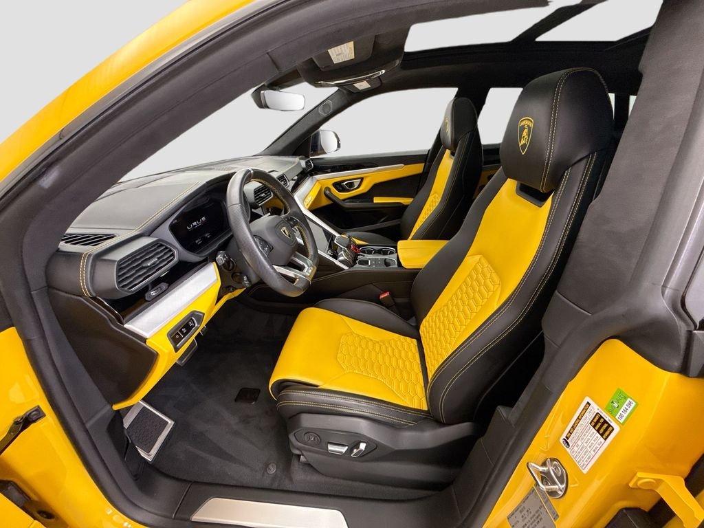 Used 2019 Black Lamborghini Base image 18