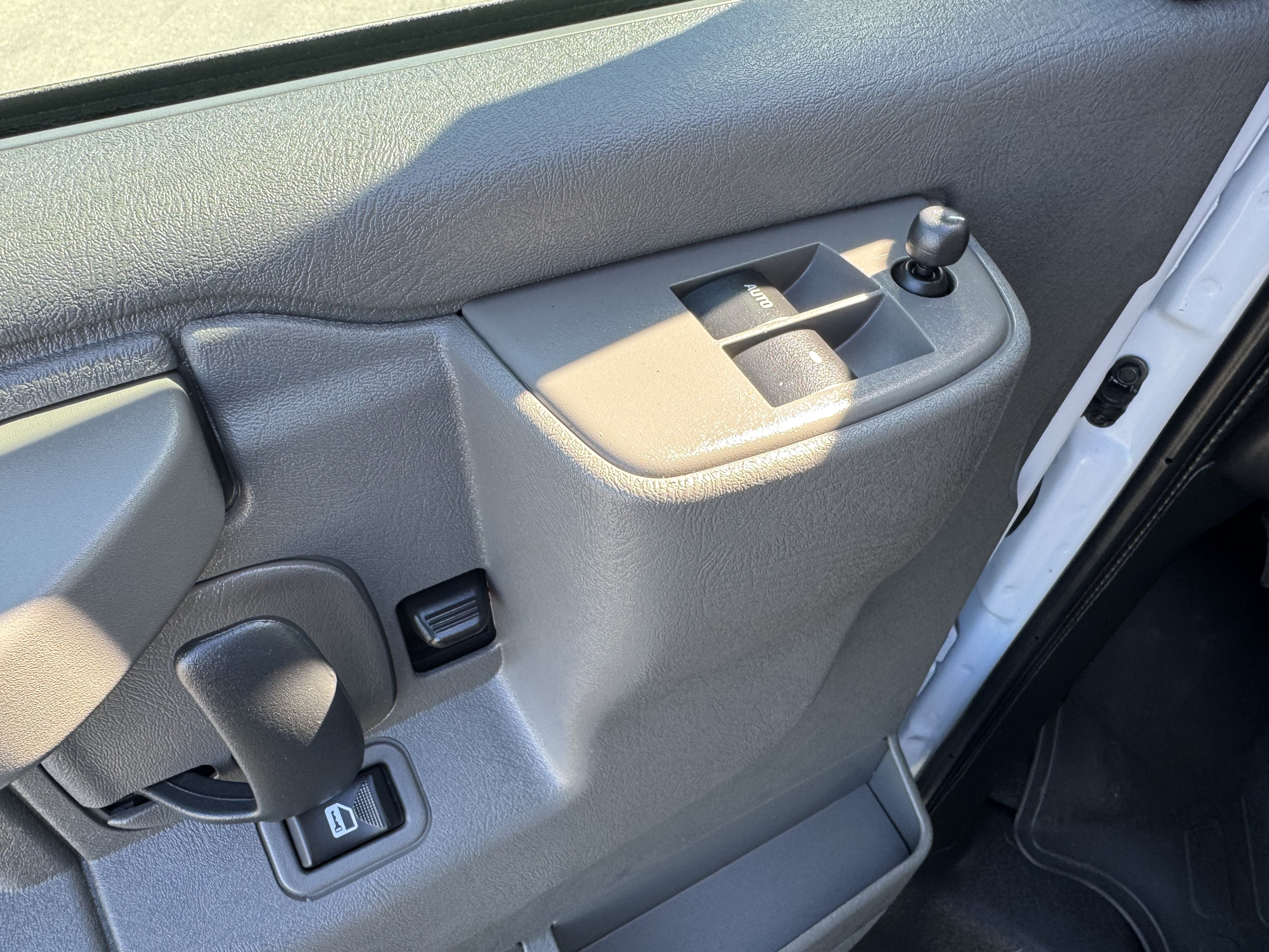 2025 Chevrolet Express Passenger LT - Photo 11