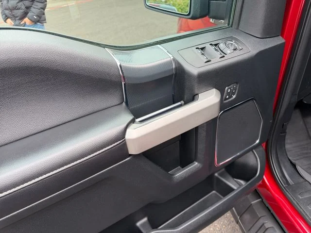 Used 2020  Ford Lariat image 11
