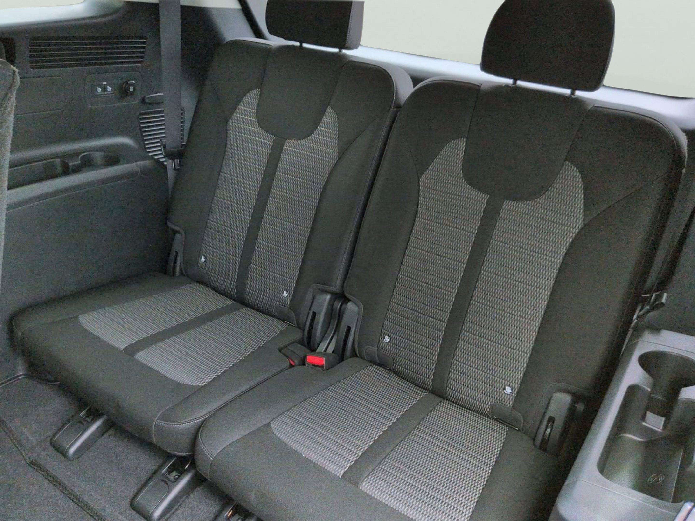 New 2026 Glacial White Pearl Kia LX image 11