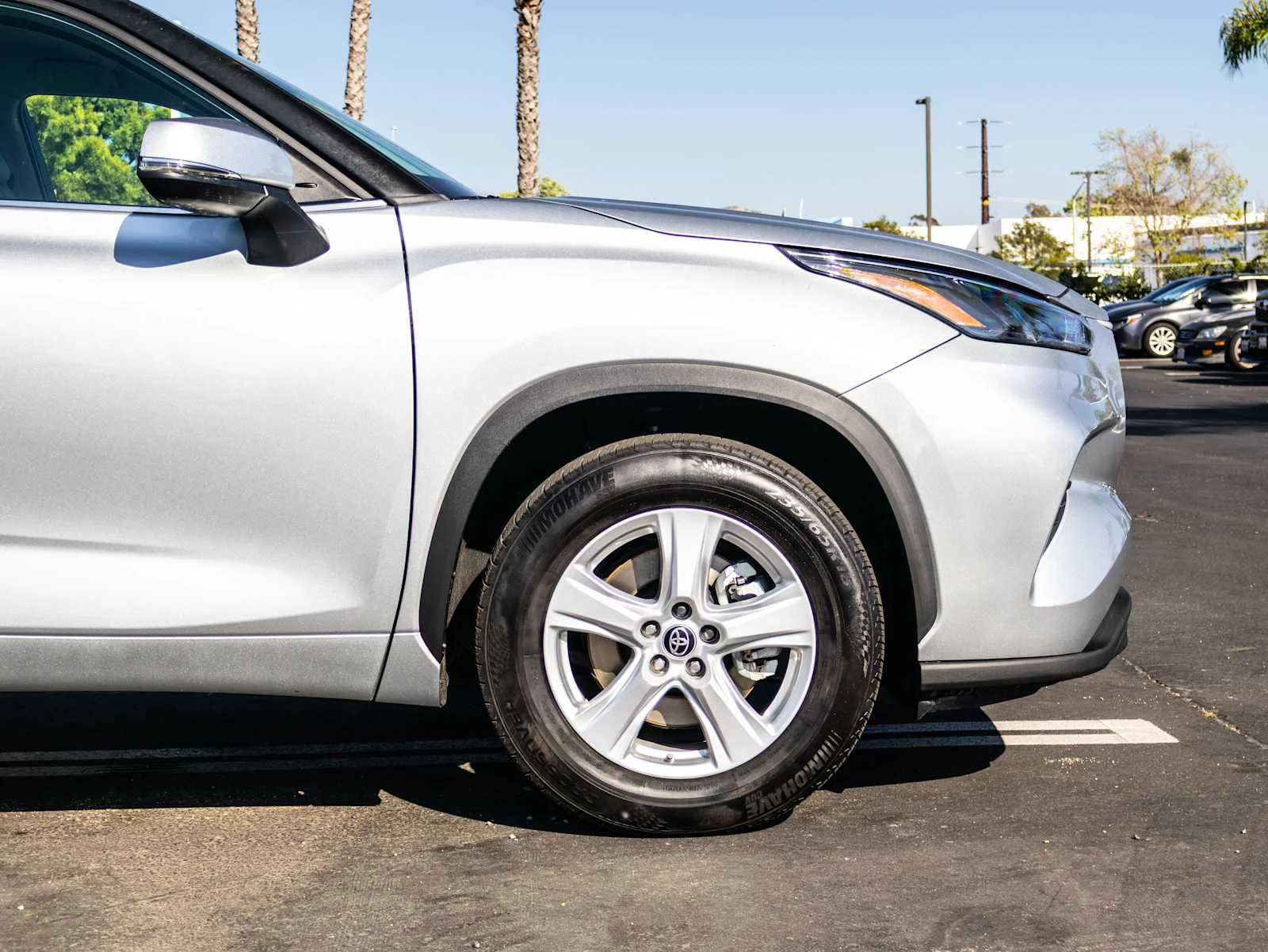 Used 2022 Silver Toyota LE image 5
