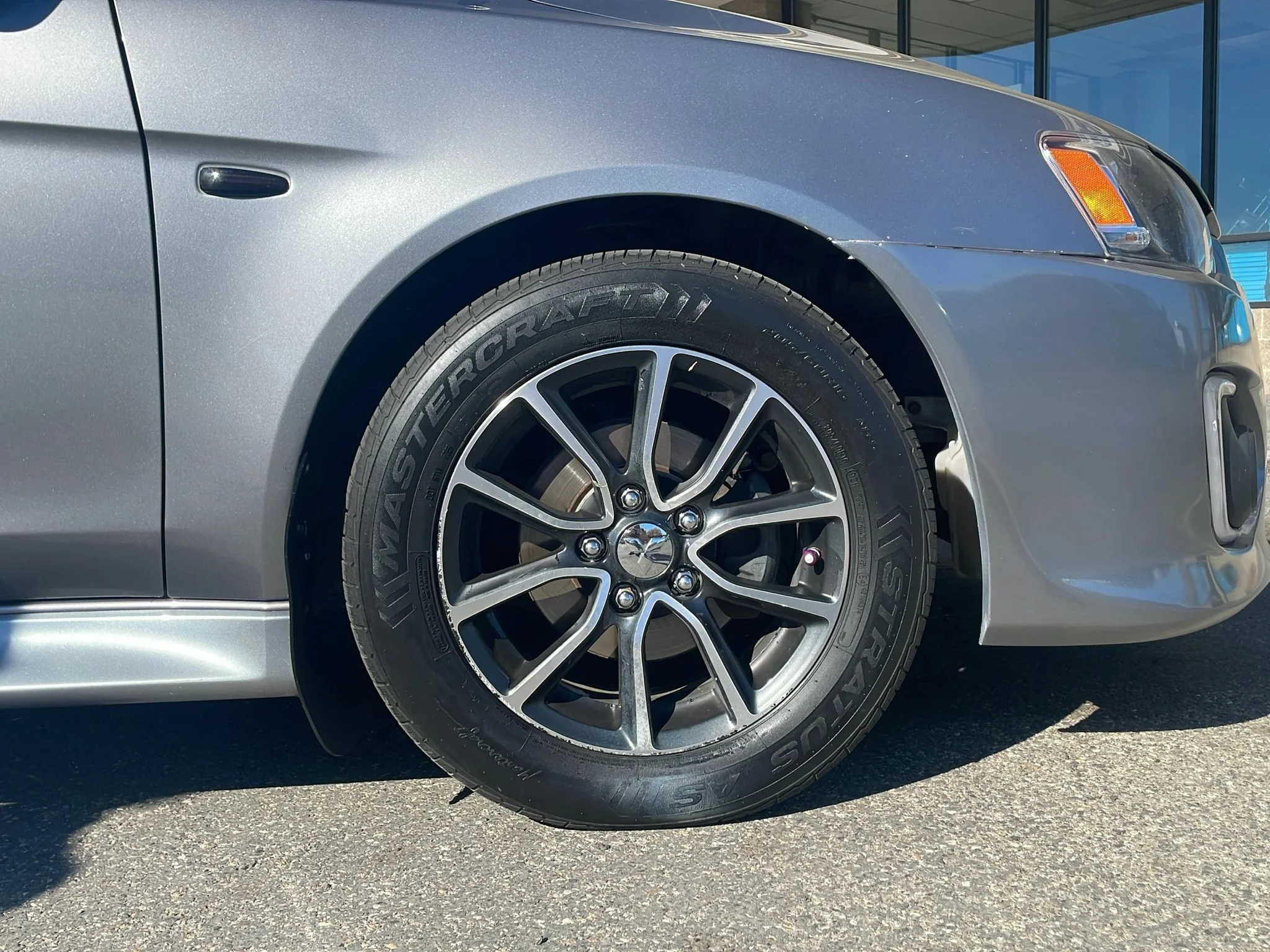 Used 2017 Mercury Gray Pearl Mitsubishi ES image 25