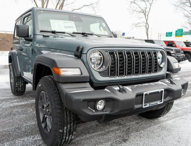 New 2026 Anvil Clear-Coat Exterior Paint Jeep Sport S image 4