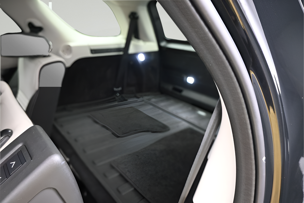 Certified Used 2025 Black Land Rover Dynamic SE image 7