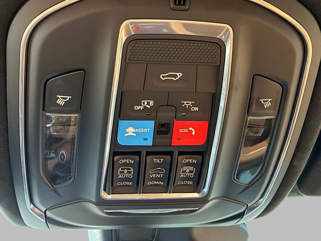 Used 2025 White Jeep Summit Reserve image 43