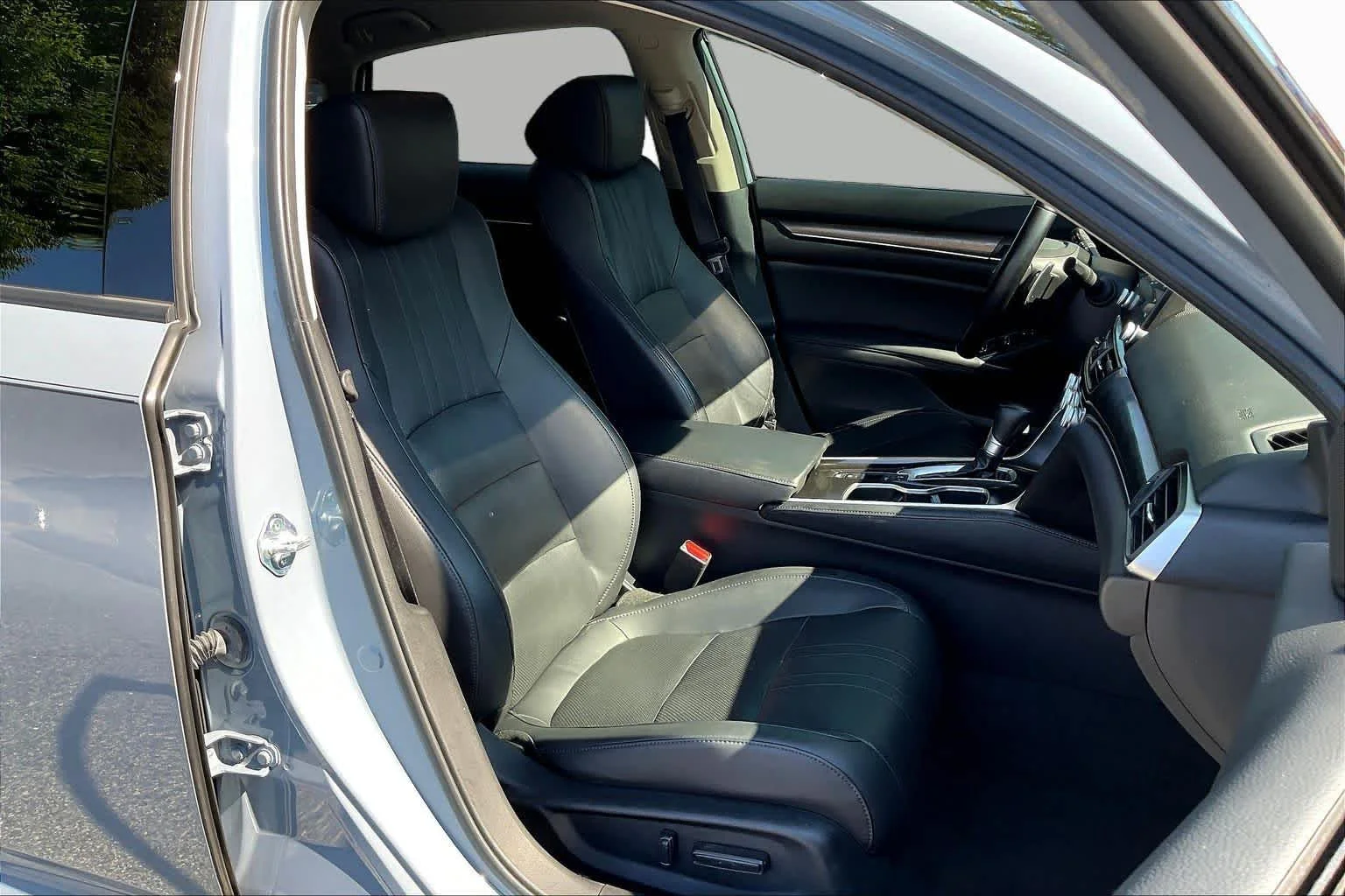 Used 2022 Sonic Gray Pearl Honda Sport SE image 9