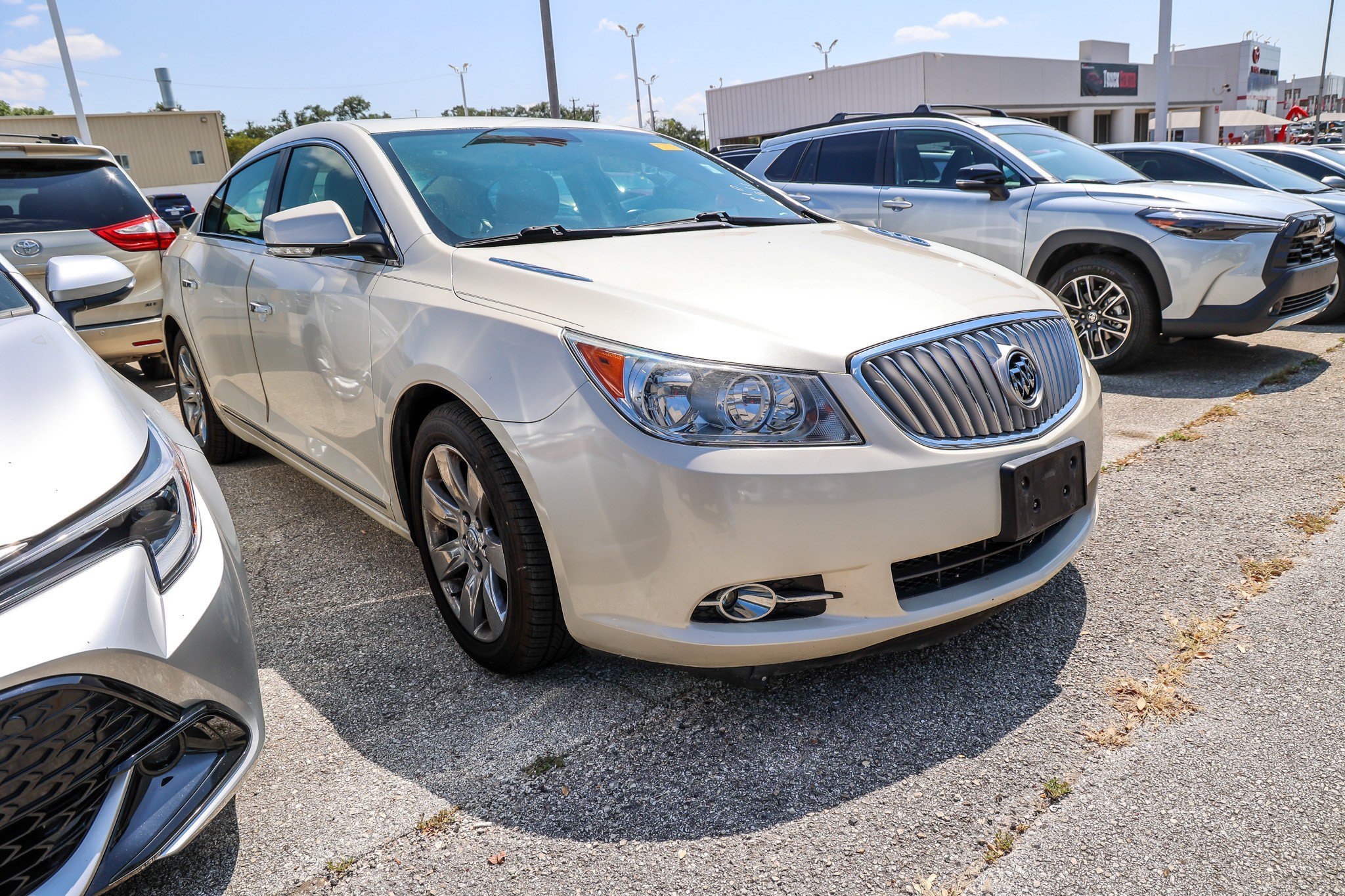 Used 2010 White Diamond Pearl Buick CXS image 5