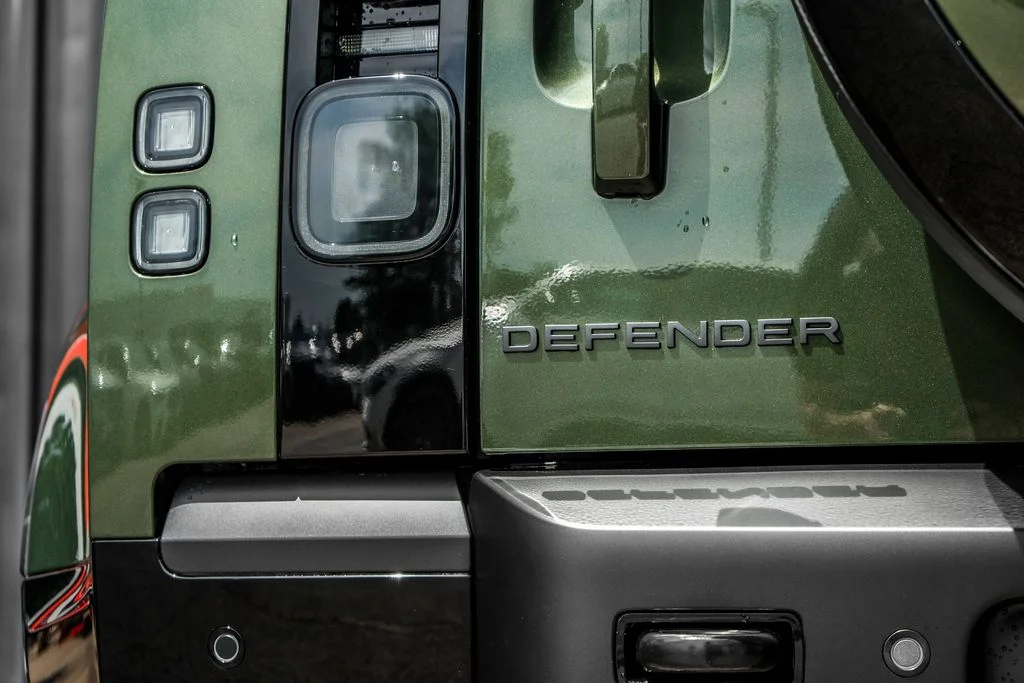 New 2026 Woolstone Green Land Rover X-Dynamic SE image 8