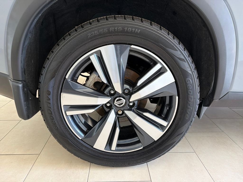 Used 2021 Boulder Gray Nissan SL image 8