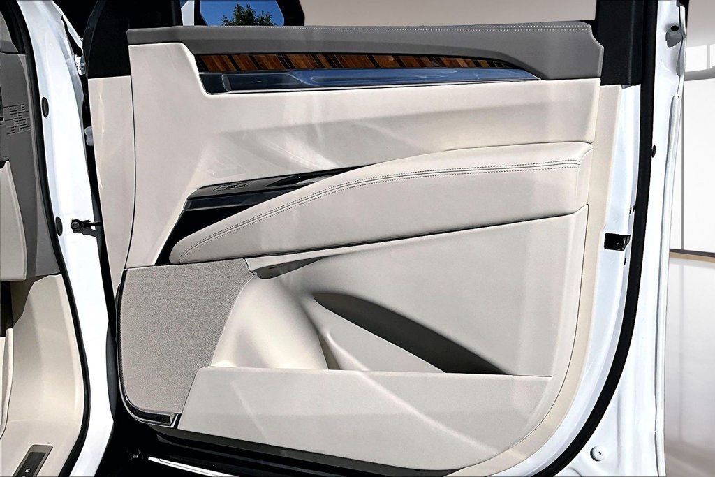 Certified Used 2025 Crystal White Tricoat Cadillac Premium Luxury Platinum image 19