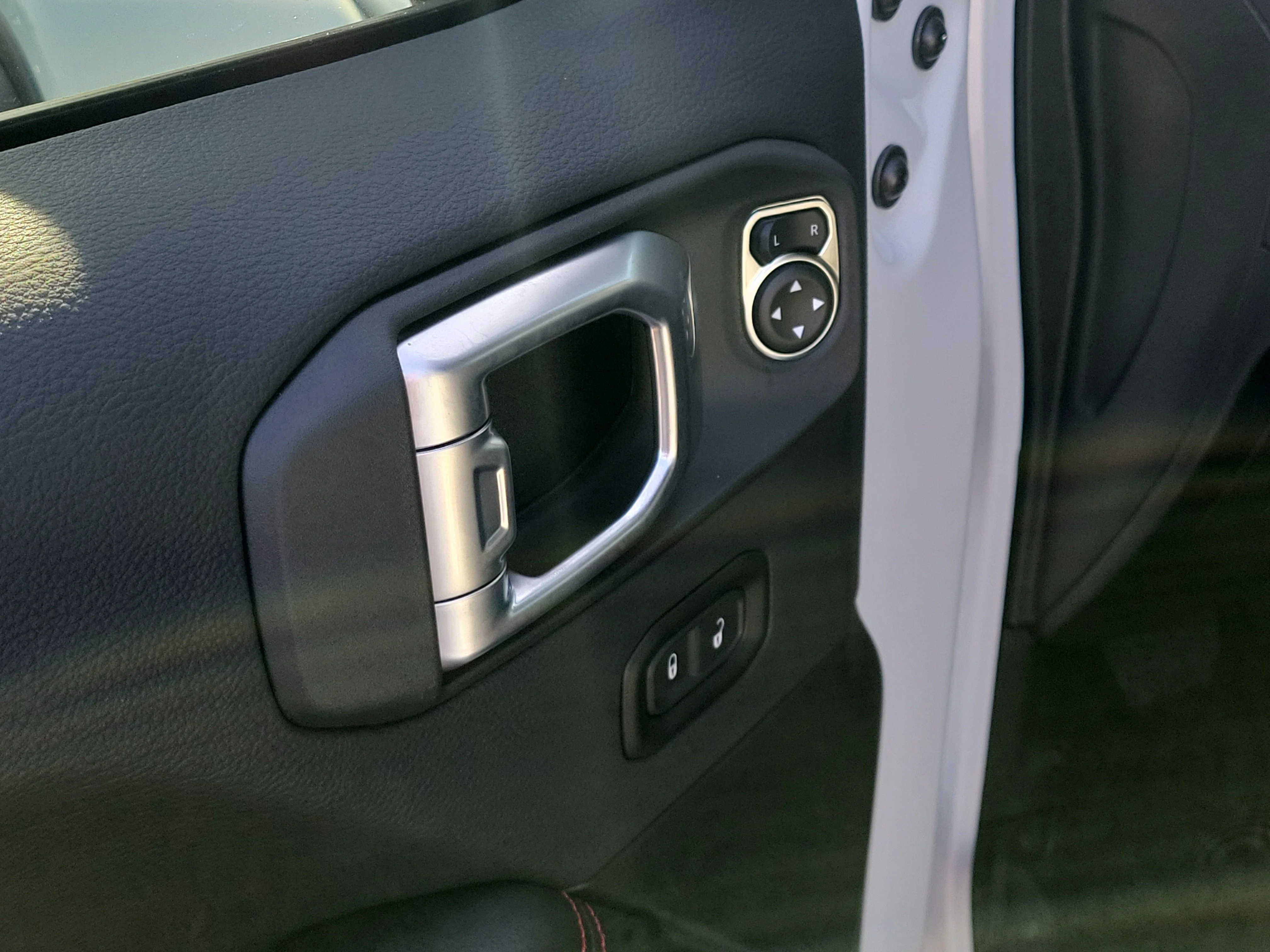 New 2026 Bright White Clearcoat Jeep Rubicon X image 16