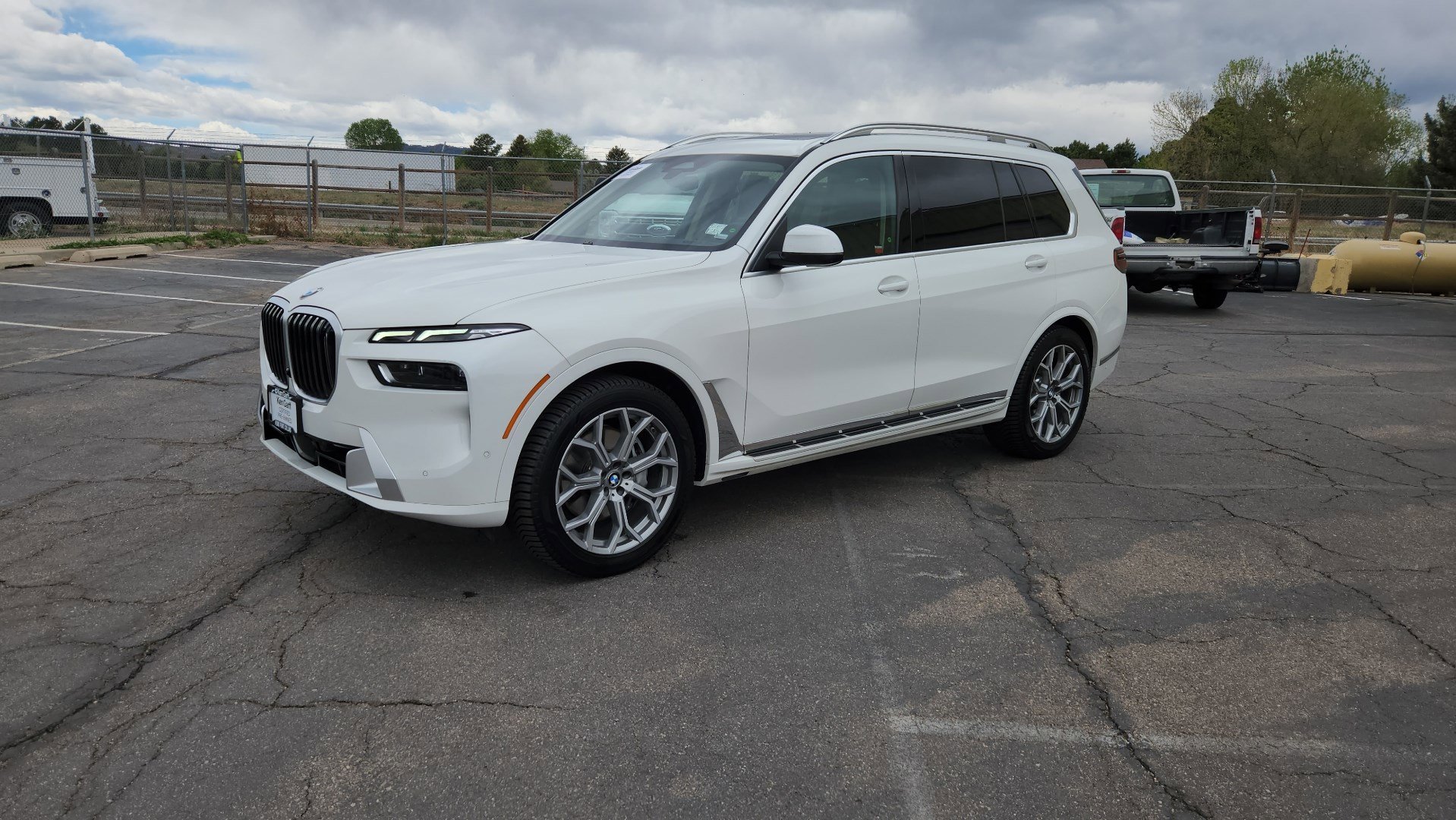 Used 2025 Alpine White BMW xDrive40i image 2