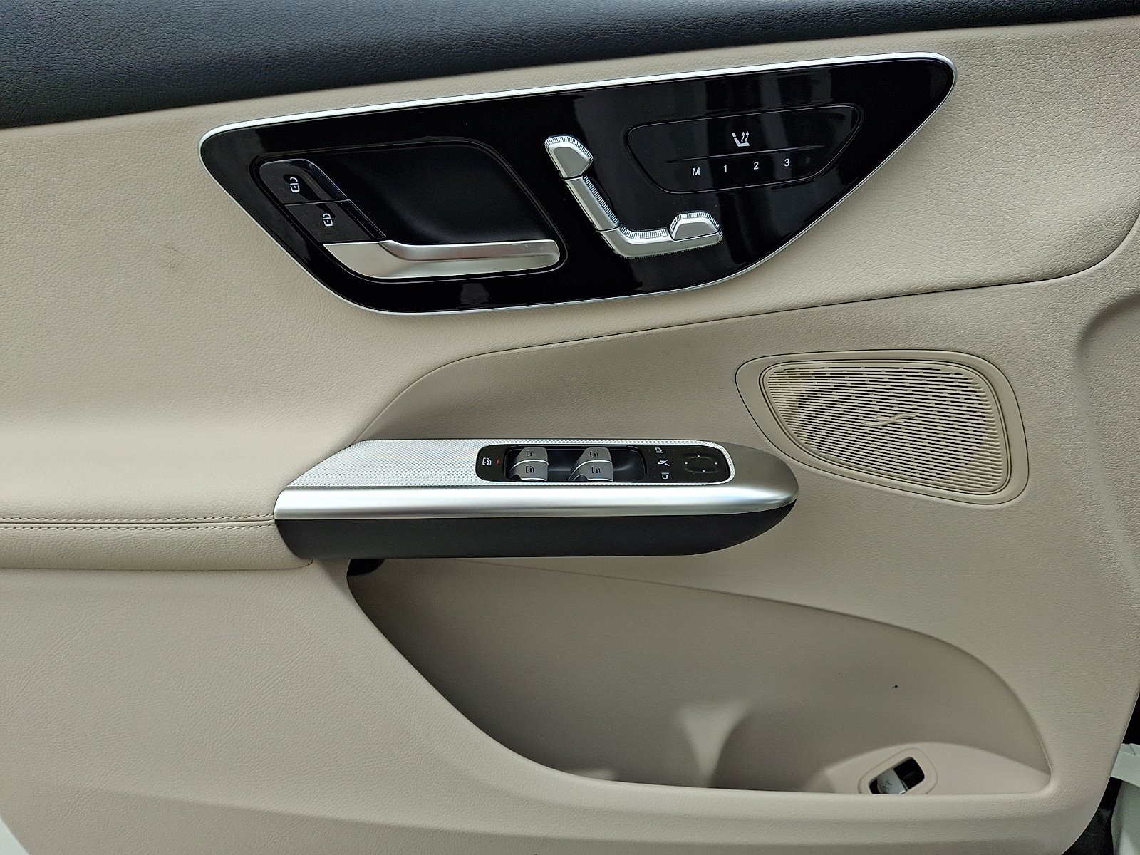 New 2026 Polar White Mercedes-Benz GLC 300 image 10