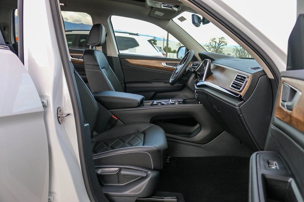 New 2026 White Volkswagen 2.0T SE w/Technology image 18
