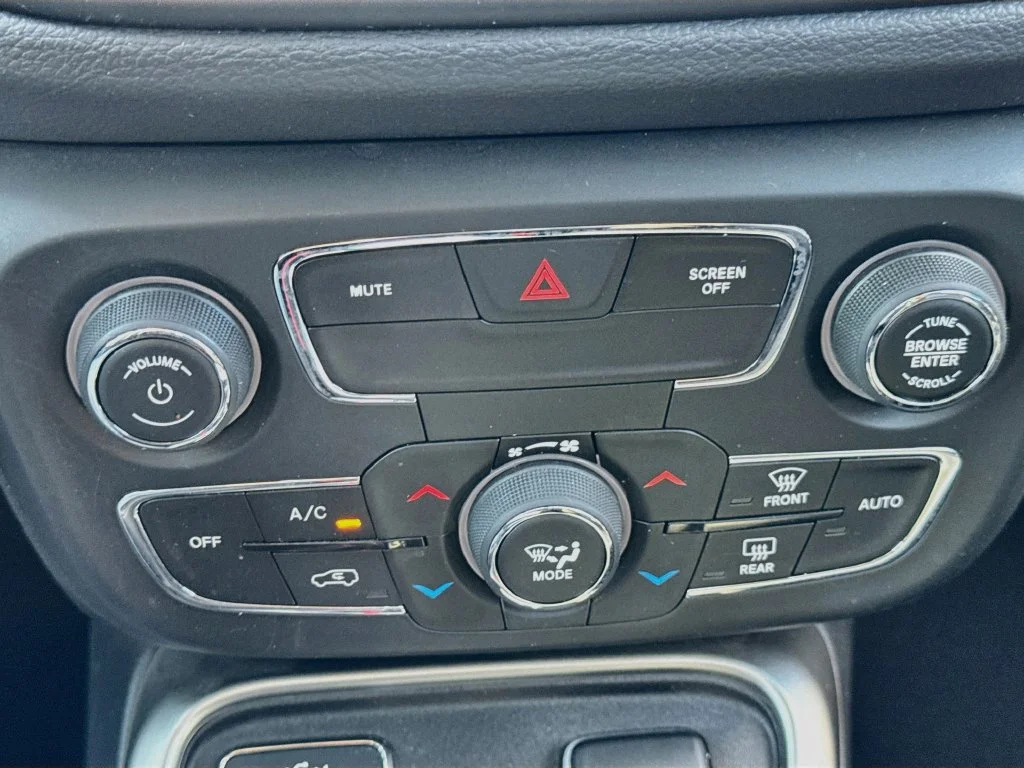 Used 2020 Blue Jeep Latitude image 19