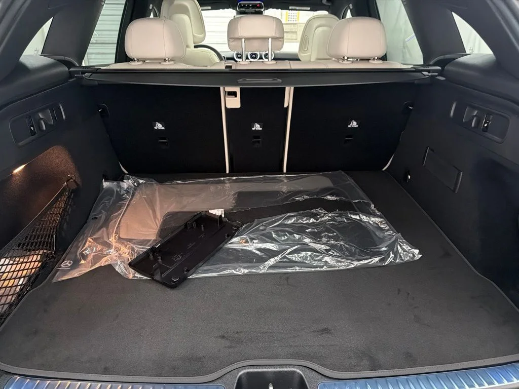 New 2027 White Mercedes-Benz GLC 300 image 22