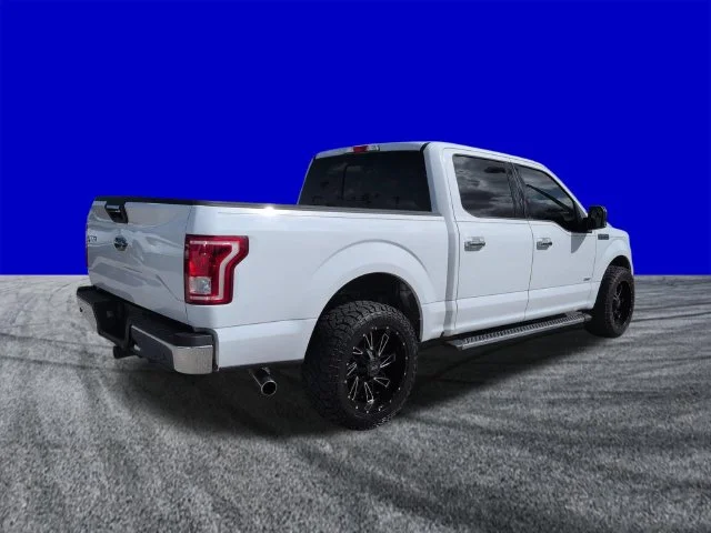 Used 2017 Oxford White Ford XLT image 4