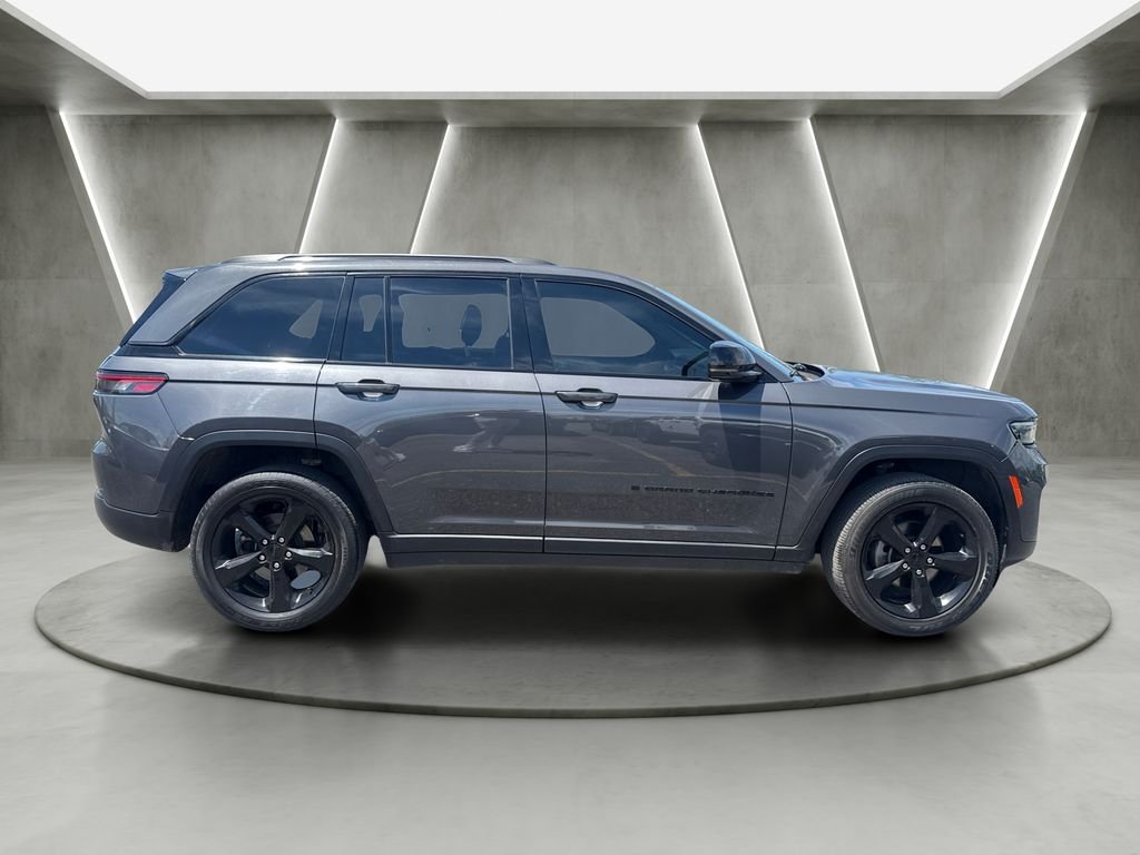 Used 2023 Gray Jeep Altitude X image 8