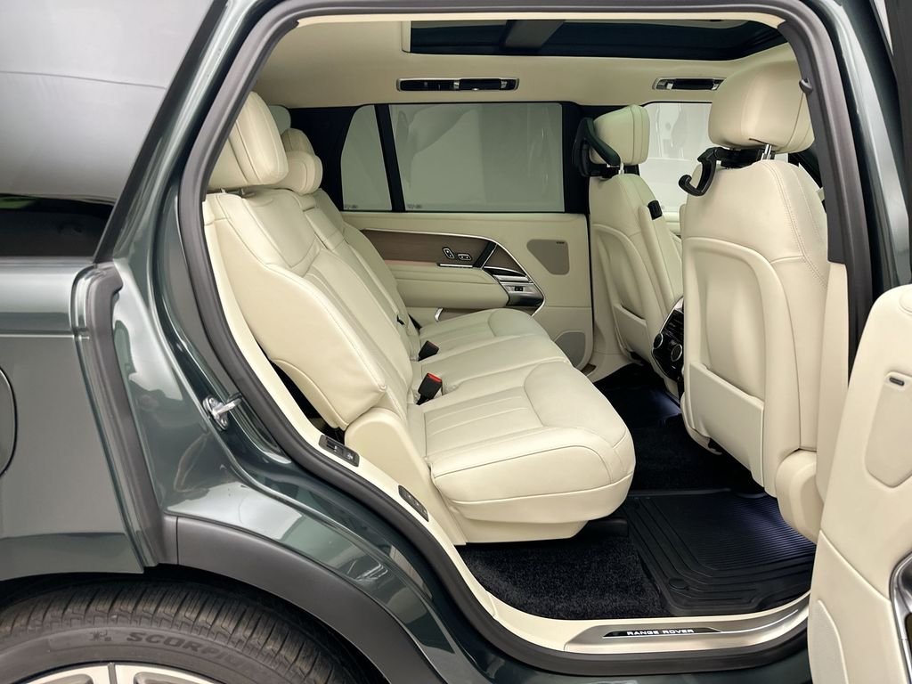 New 2026 Belgravia Green Land Rover SE image 15