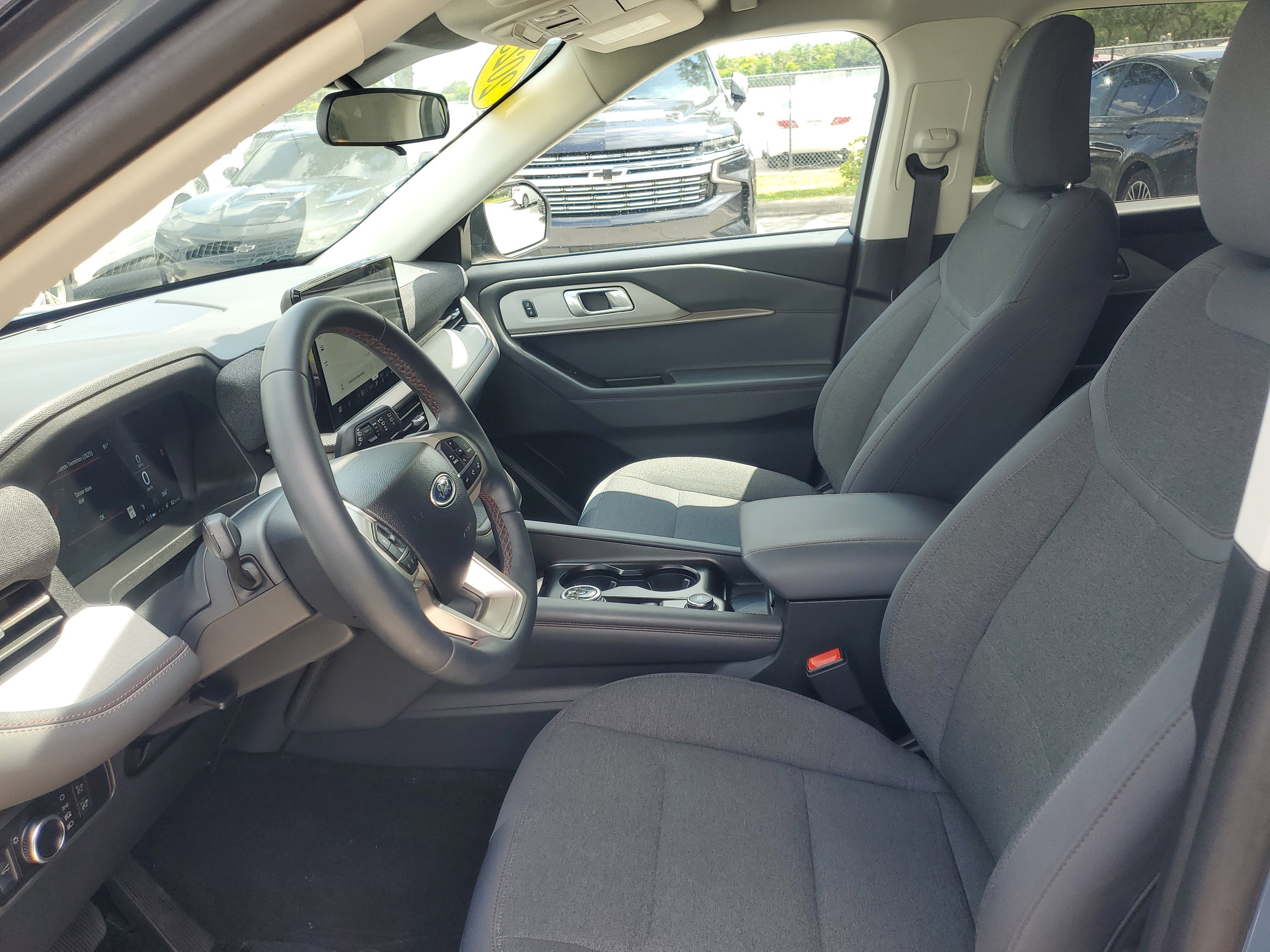 Used 2025 Vapor Blue Ford Active image 17