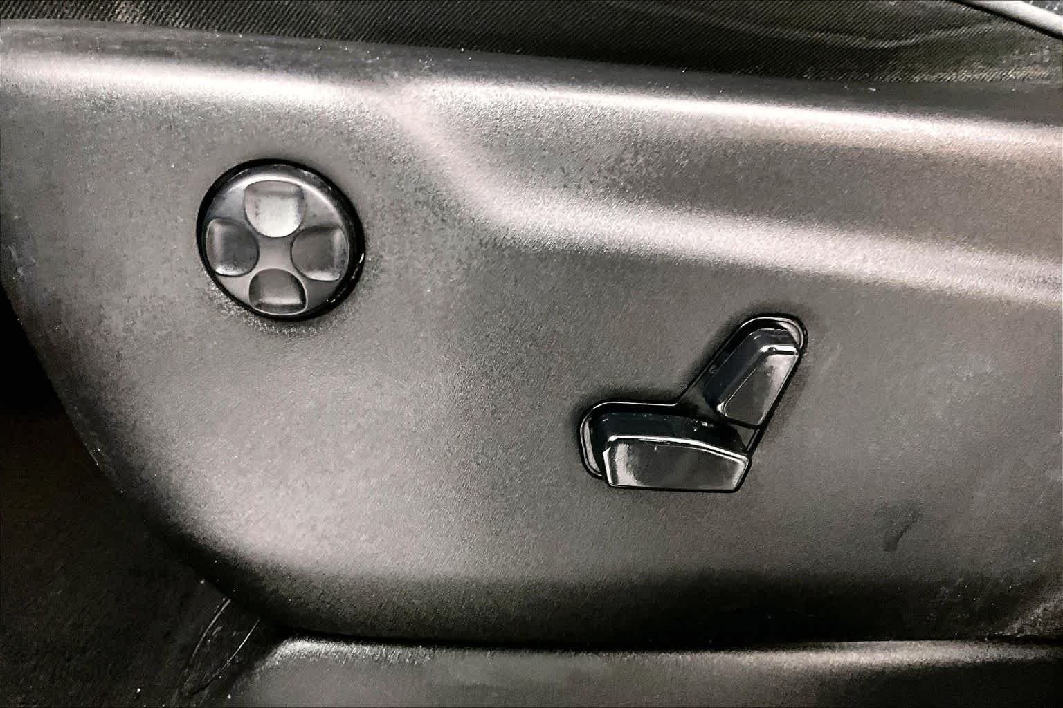 Used 2020 Granite Crystal Metallic Clearcoat Jeep Overland image 33