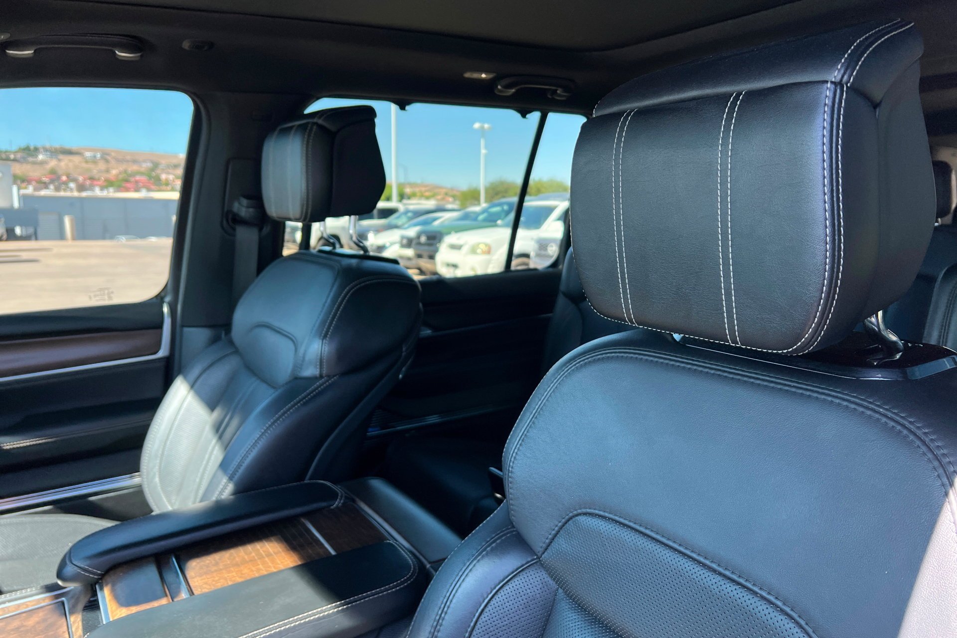 Used 2024 Diamond Black Crystal Pearlcoat Jeep Base image 17