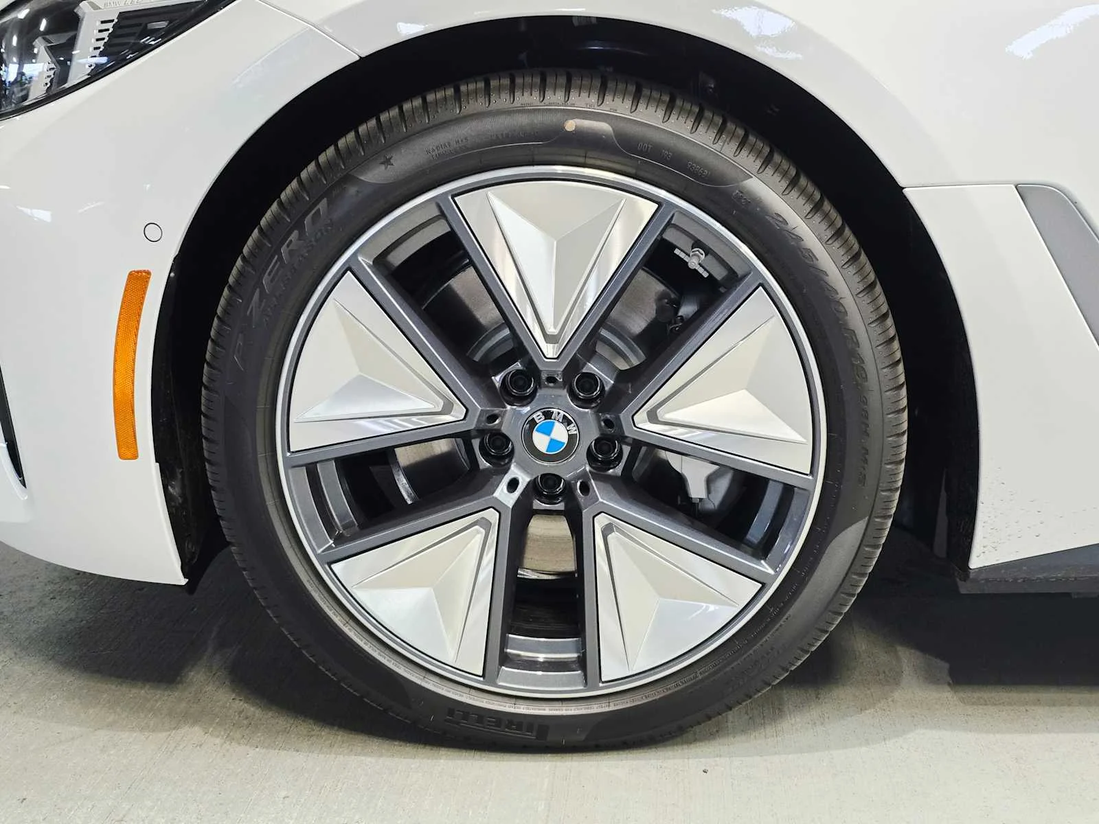 New 2026 Mineral White Metallic BMW xDrive40 image 8