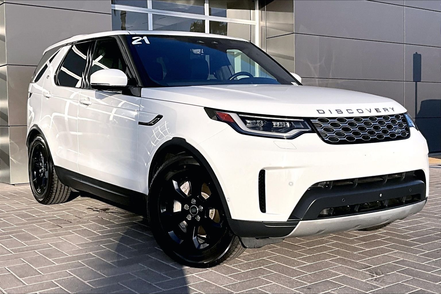 Used 2021 White Land Rover S image 3