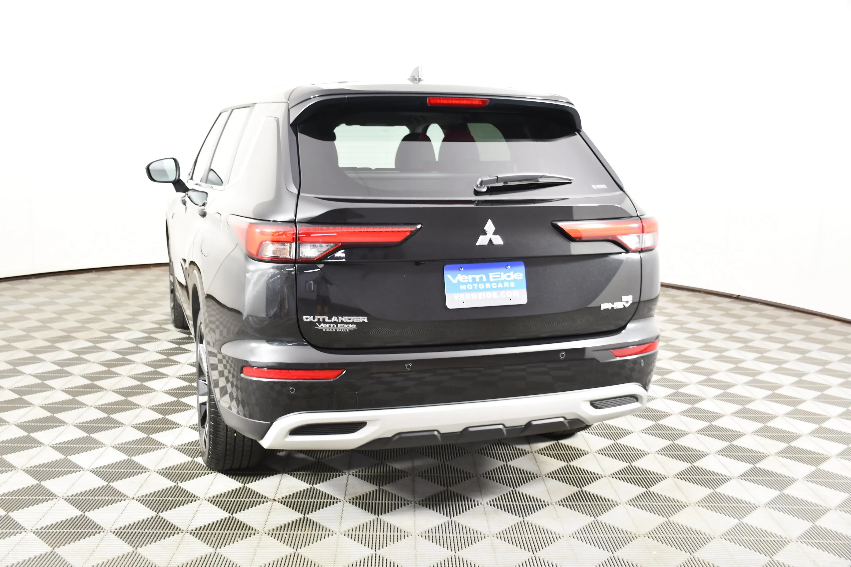 Certified Used 2025 Black Diamond Mitsubishi SE image 7