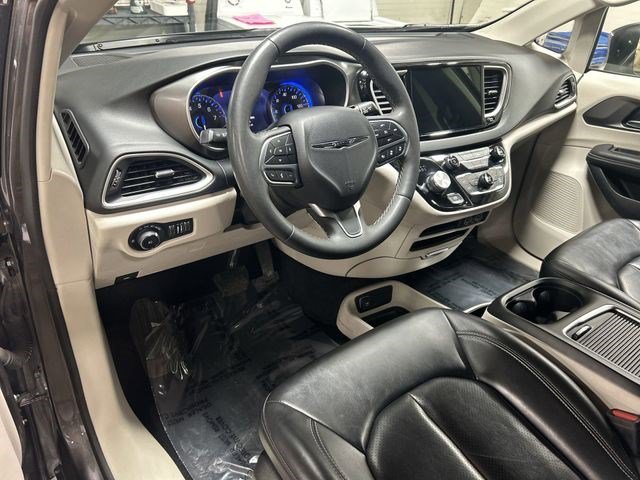 Used 2023 Granite Crystal Metallic Clearcoat Chrysler Touring L image 10