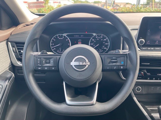 Used 2023 Brilliant Silver Metallic Nissan SV image 16