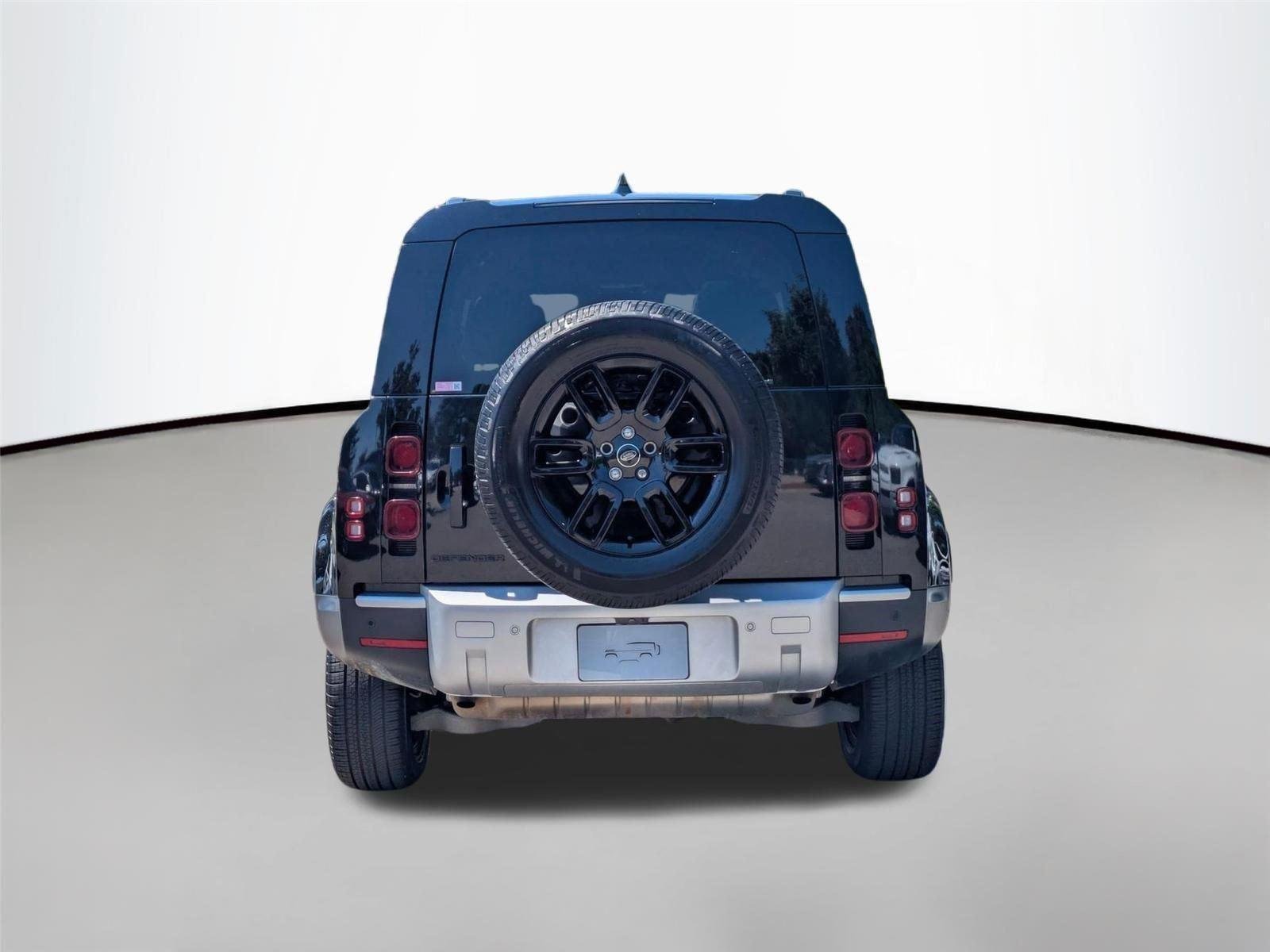 Used 2025 Santorini Black Metallic Land Rover S image 6