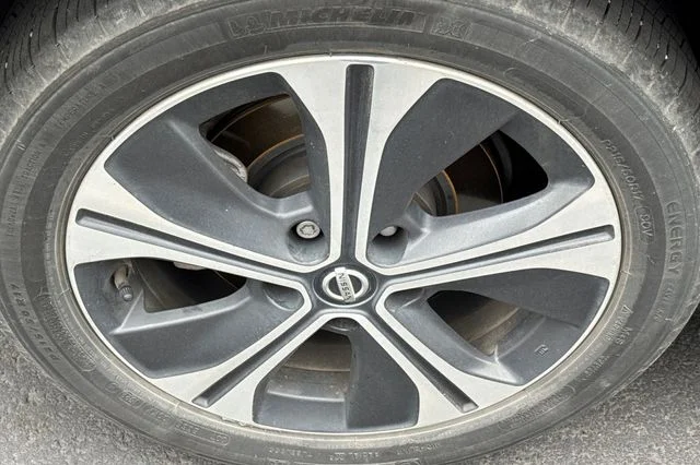 Used 2019 Gun Metallic Nissan SL image 4