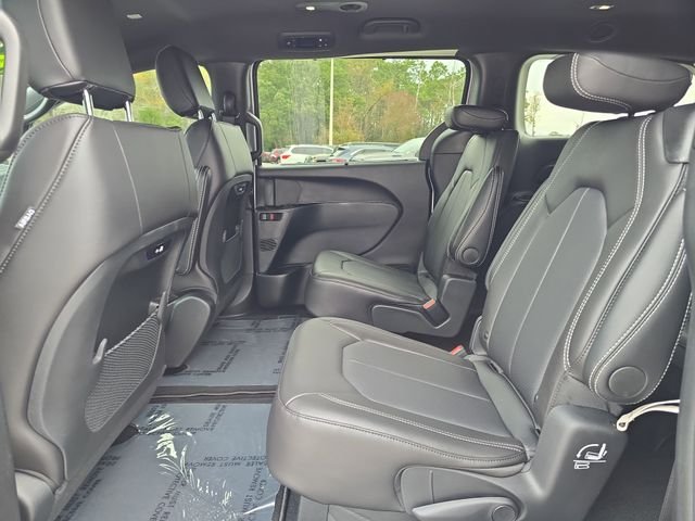 2026 Chrysler Pacifica Select - Photo 13