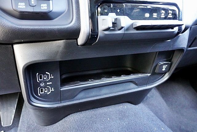 New 2026 Granite Crystal Metallic Clear-Coat Exterior Paint RAM Tradesman image 31