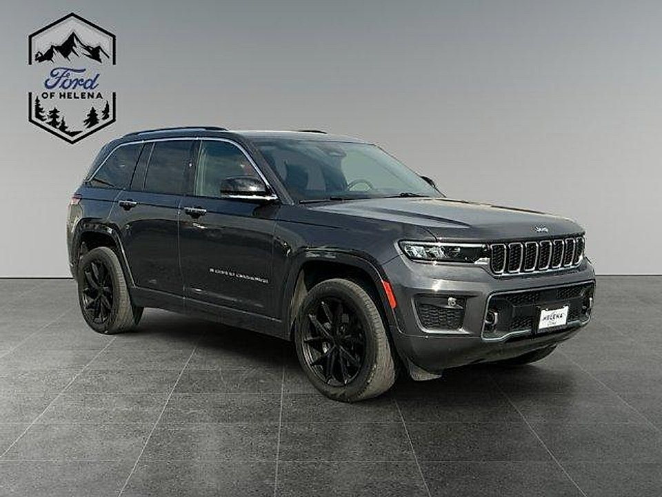 Used 2023 Baltic Gray Clearcoat Metallic Jeep Overland 4x4 image 7
