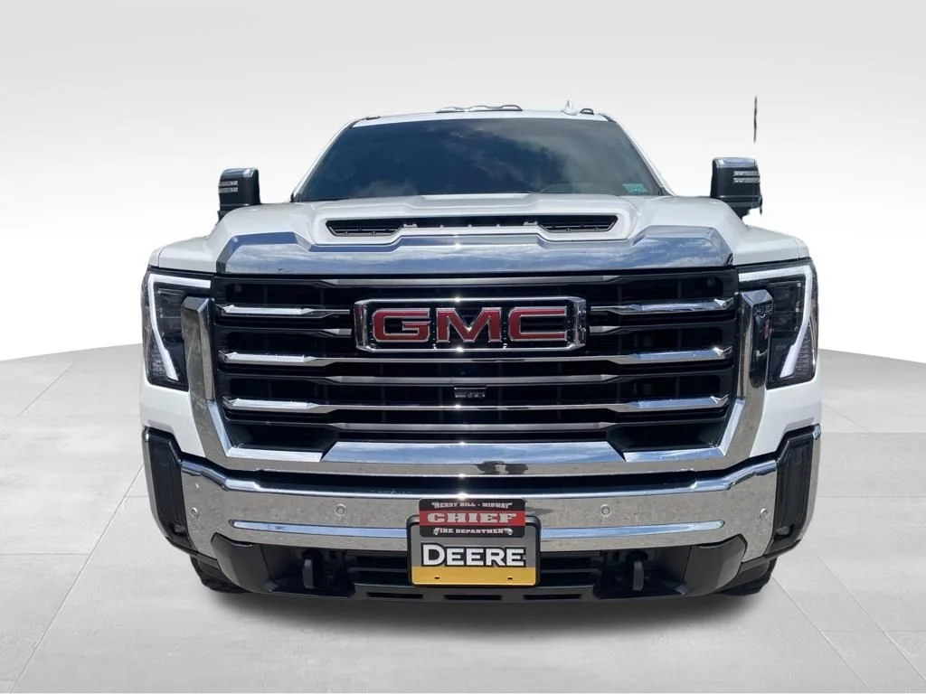 Used 2025 White GMC SLT image 12