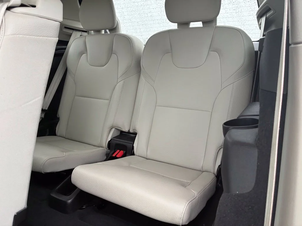 Used 2020 White Volvo T5 Momentum image 11