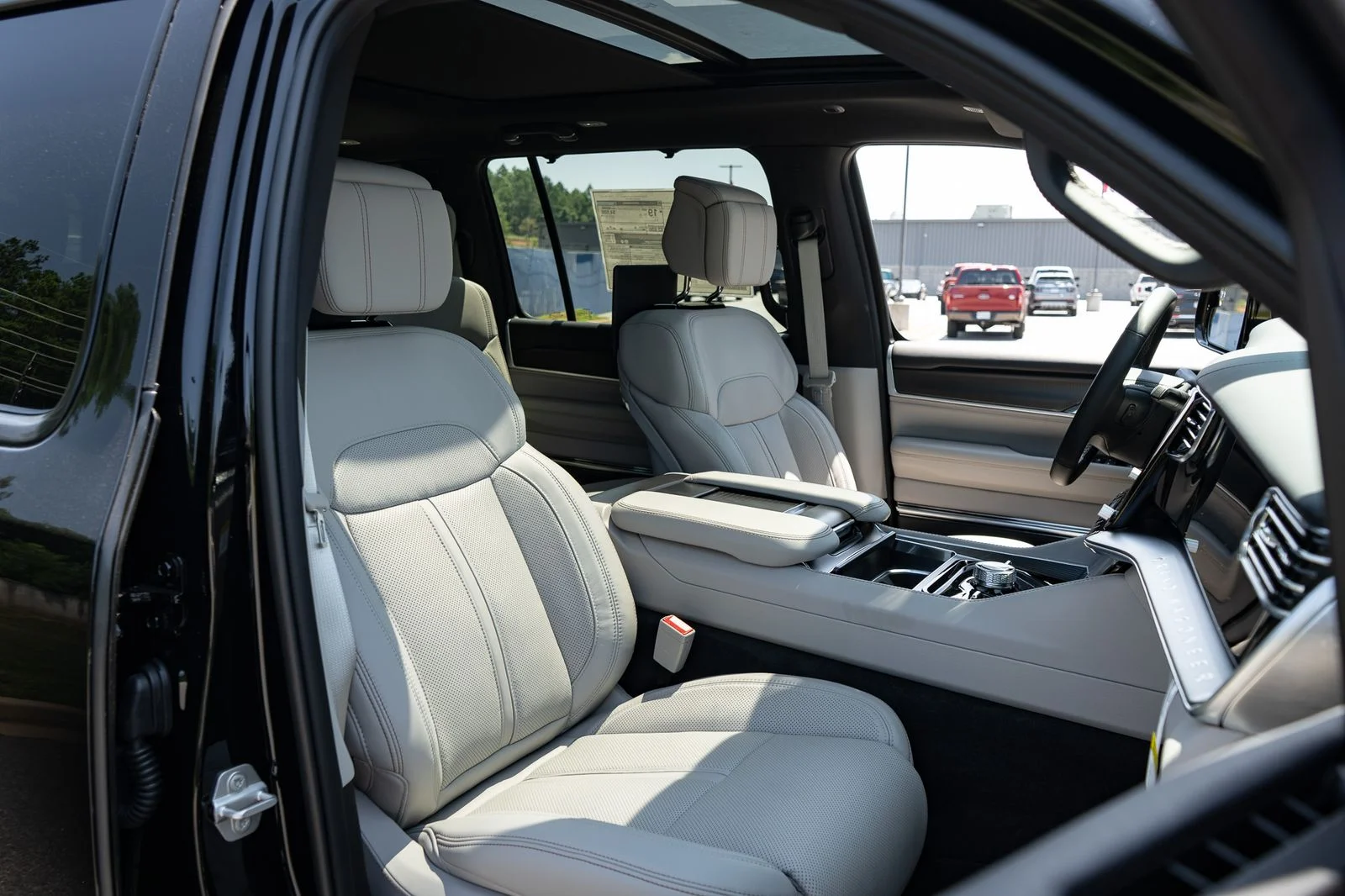 New 2026 High Gloss Black Exterior Paint Jeep Summit Obsidian image 45