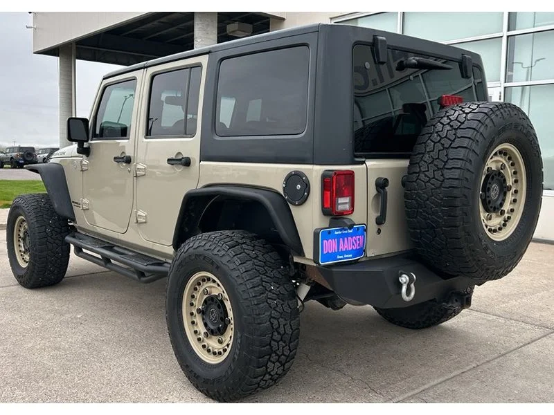Used 2017 Gobi Clearcoat Jeep Rubicon image 19