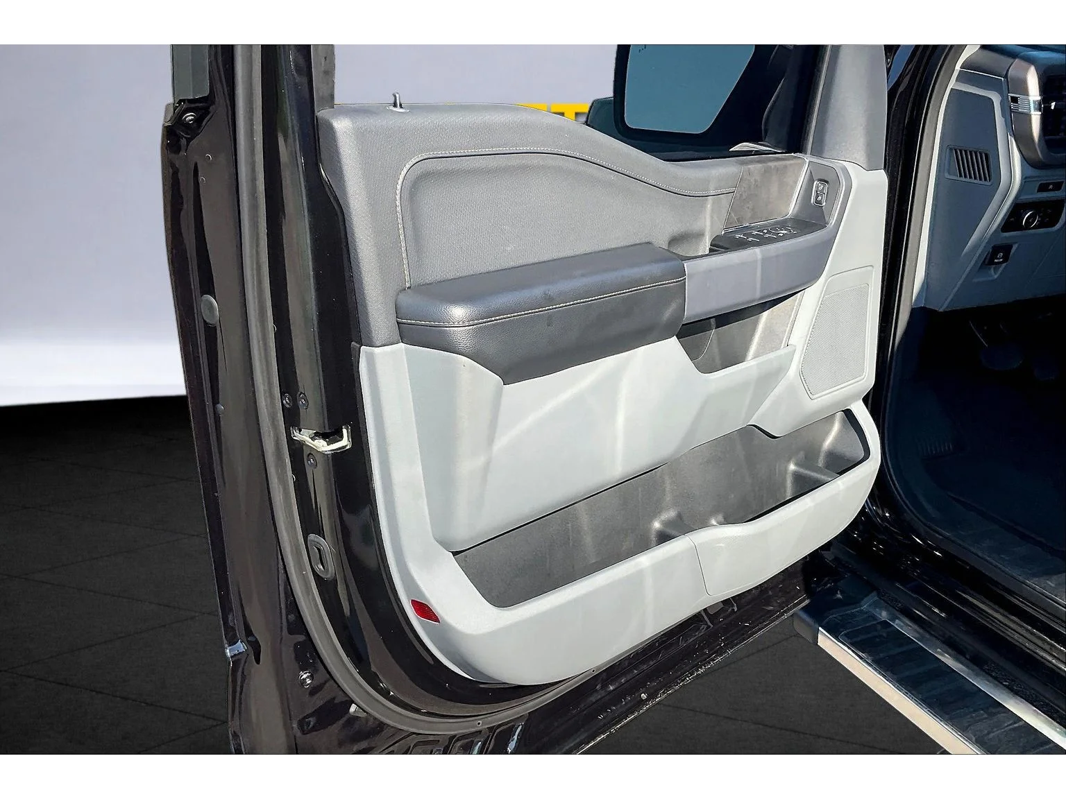 Used 2025  Ford XLT image 16
