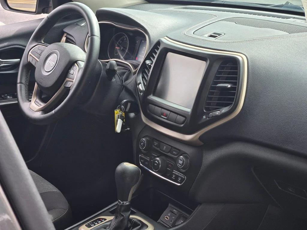 Used 2014 Gray Jeep Latitude image 7